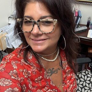 Meet your Posher, Lorie